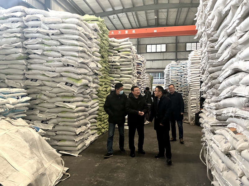 省發改委、省供銷社領導赴惠多利檢查化肥儲備工作
